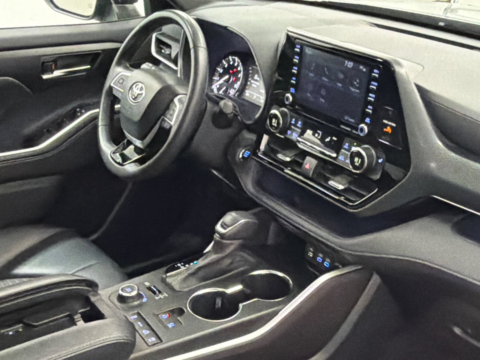 Used 2022 Toyota Highlander XSE AWD/4WD image 10