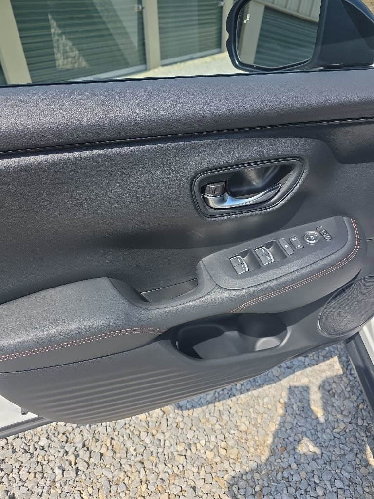 Used 2023 Honda HR-V Sport image 11