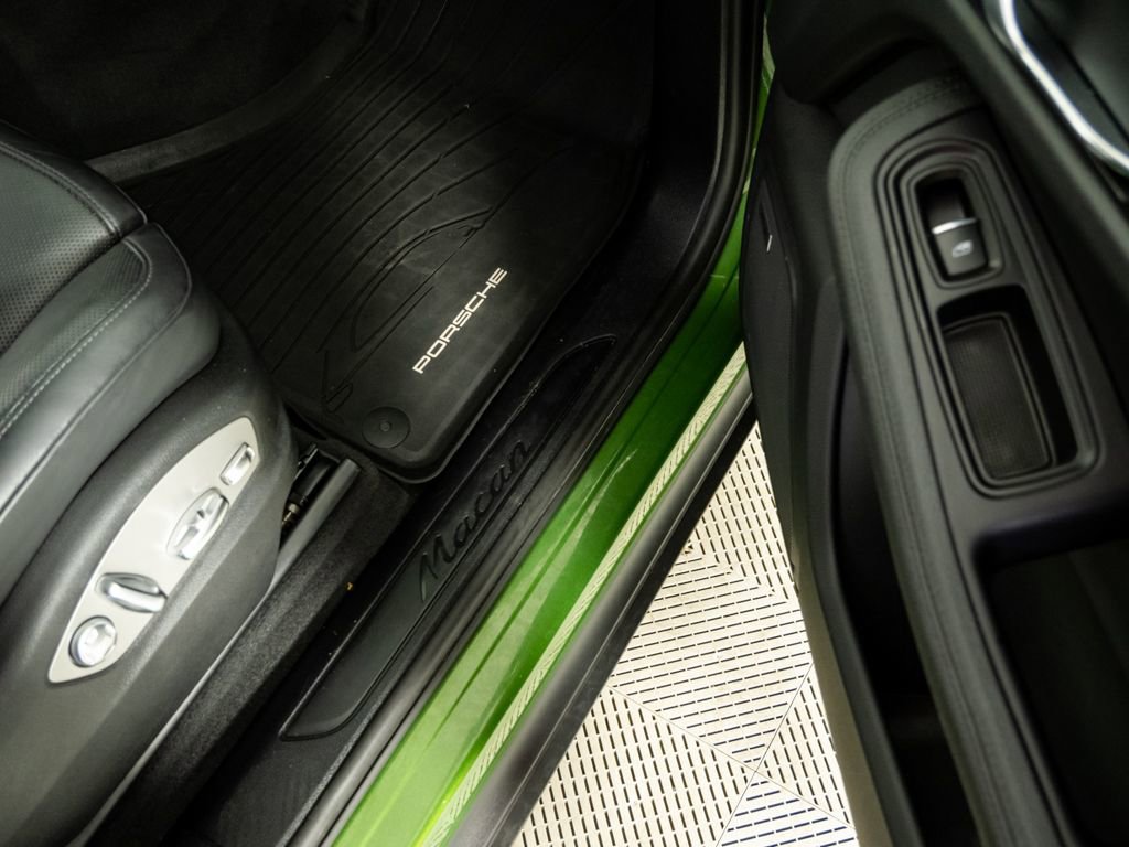 Used 2019 Porsche Macan AWD/4WD image 25