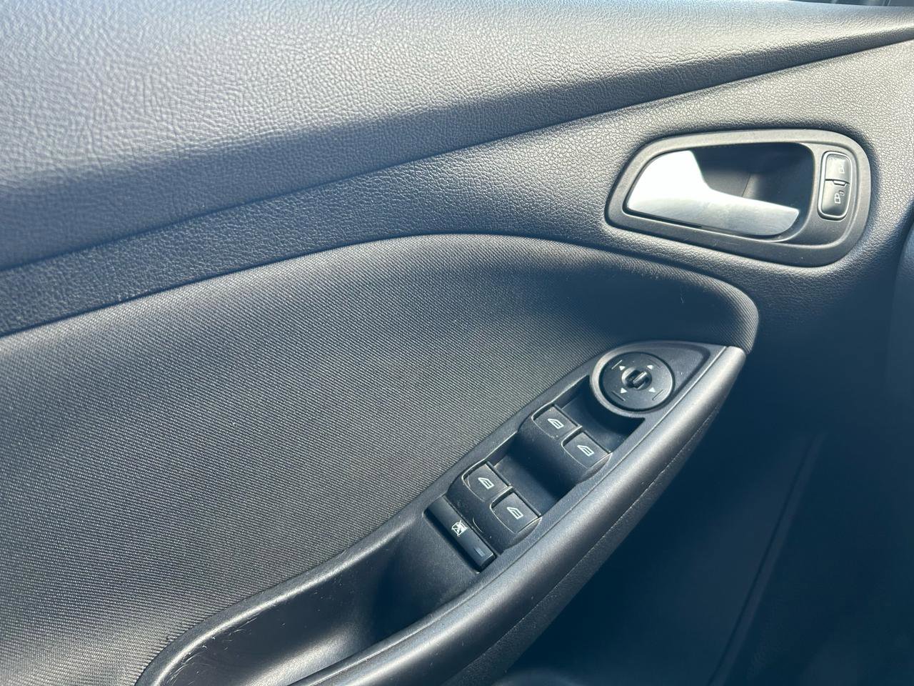 Used 2015 Ford Focus SE w/ Equipment Group 201A image 30