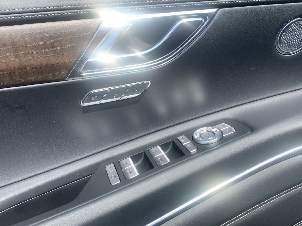 Certified 2025 Genesis GV80 2.5T Select AWD/4WD image 12