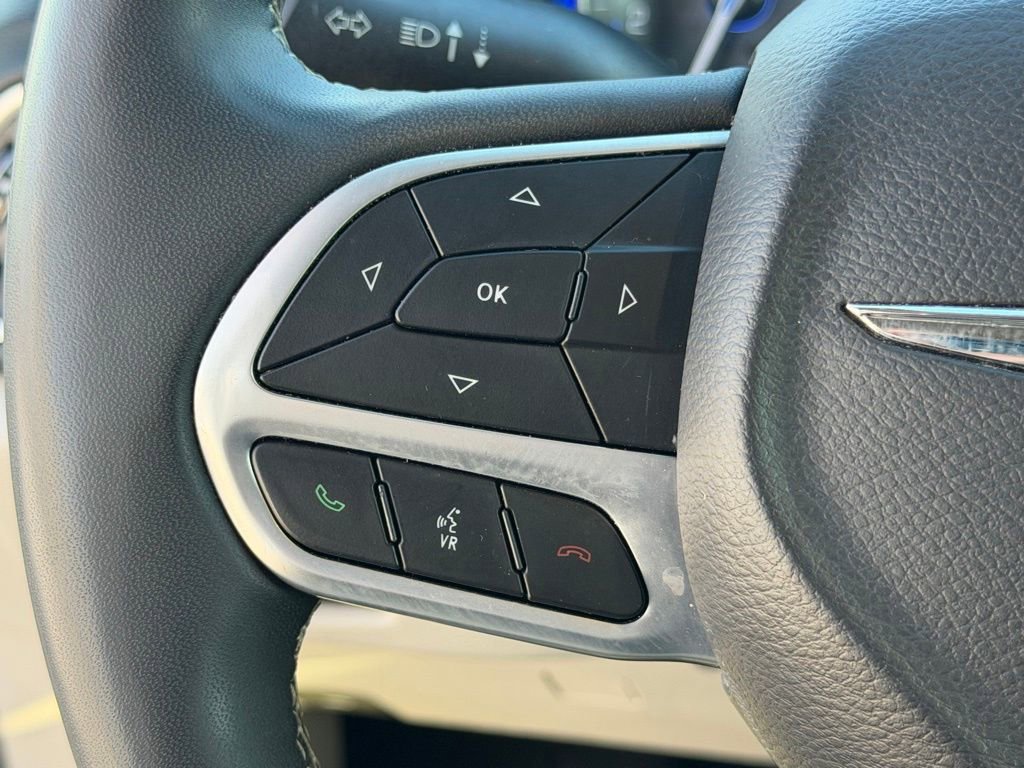 Used 2022 Chrysler Voyager LX image 25