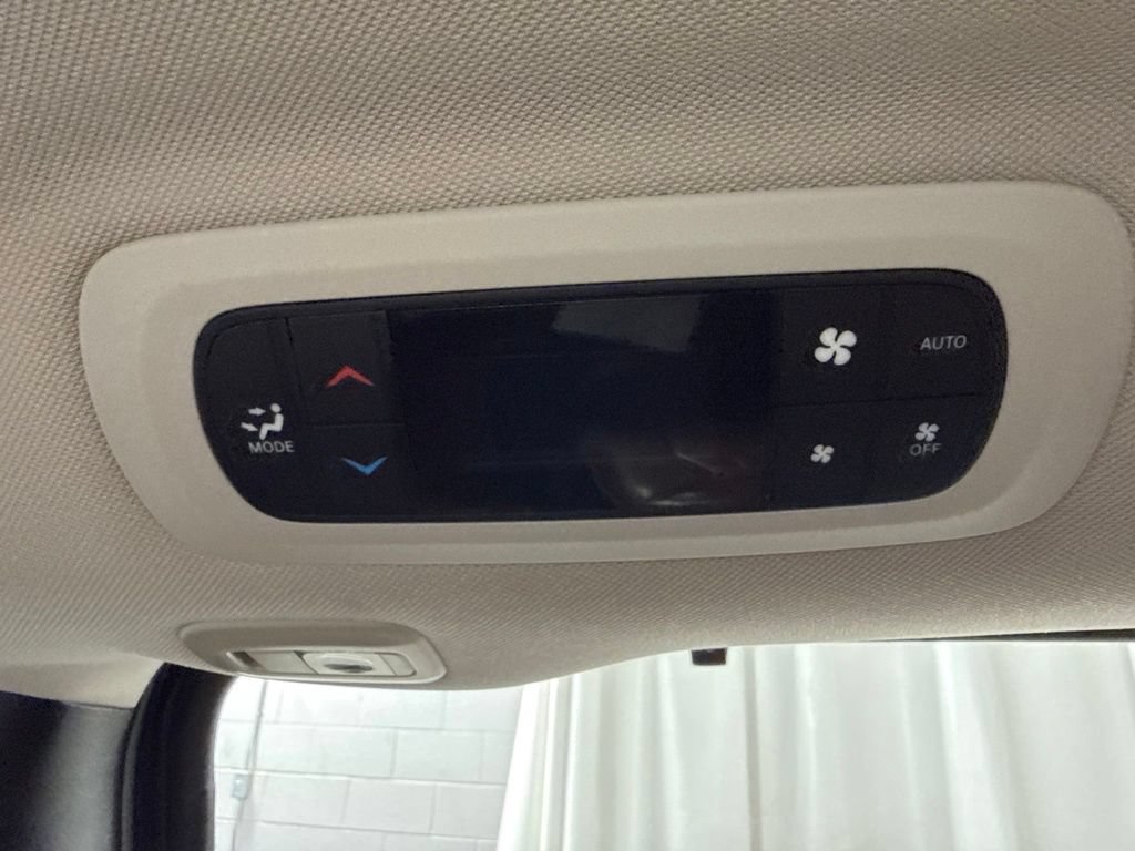 Used 2019 Chrysler Pacifica Limited w/ Advanced Safetytec Group FWD image 24