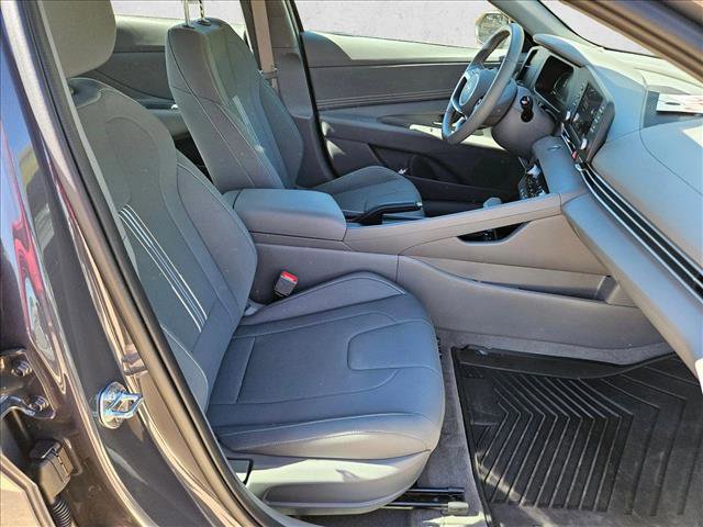 Used 2025 Hyundai Elantra Sport image 17