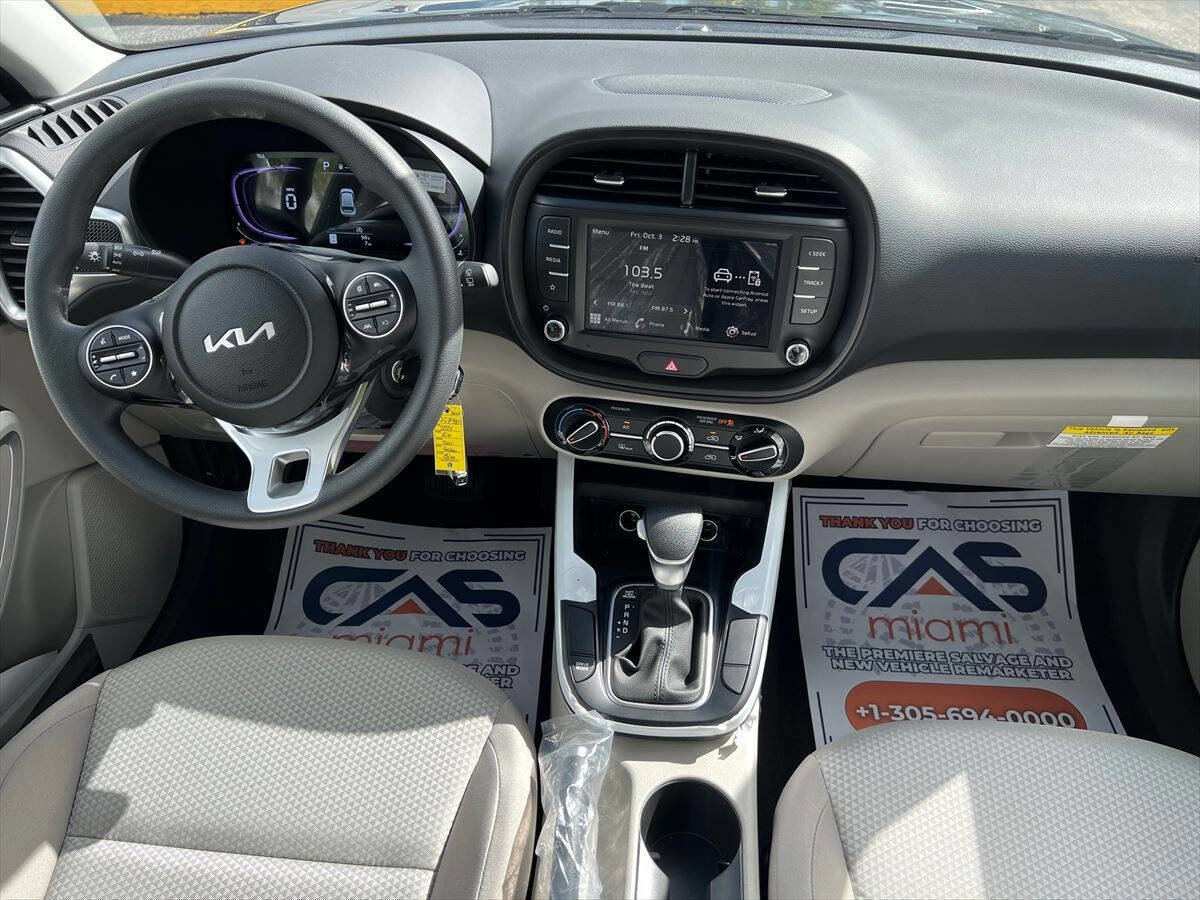 Used 2025 Kia Soul LX image 11