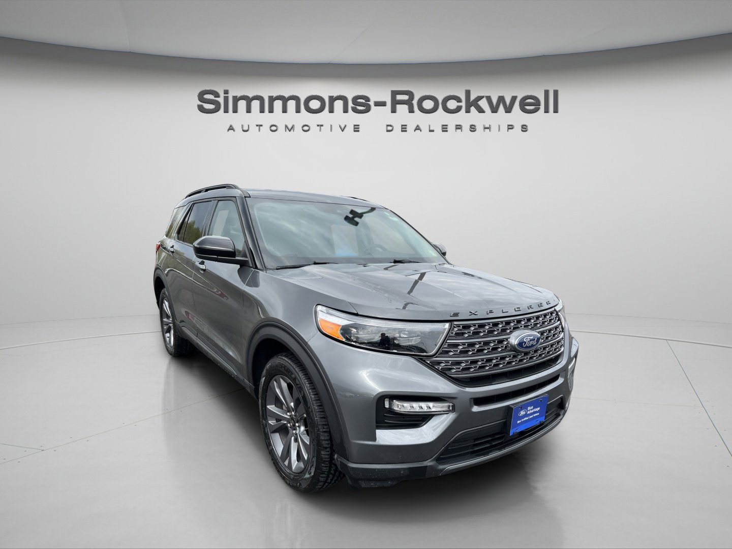 Used 2023 Ford Explorer XLT w/ Equipment Group 202A AWD/4WD image 3