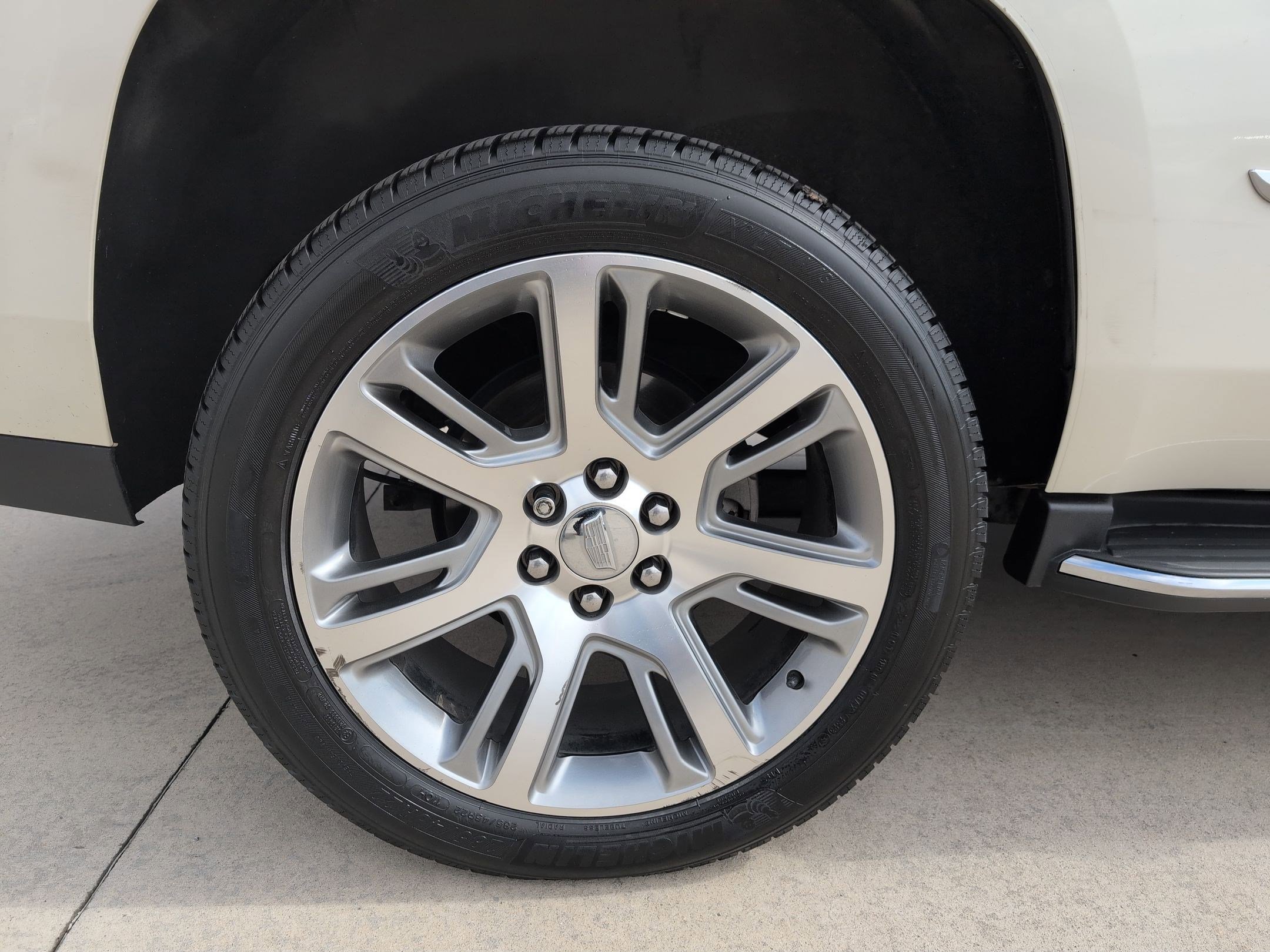 Used 2015 Cadillac Escalade Premium image 12