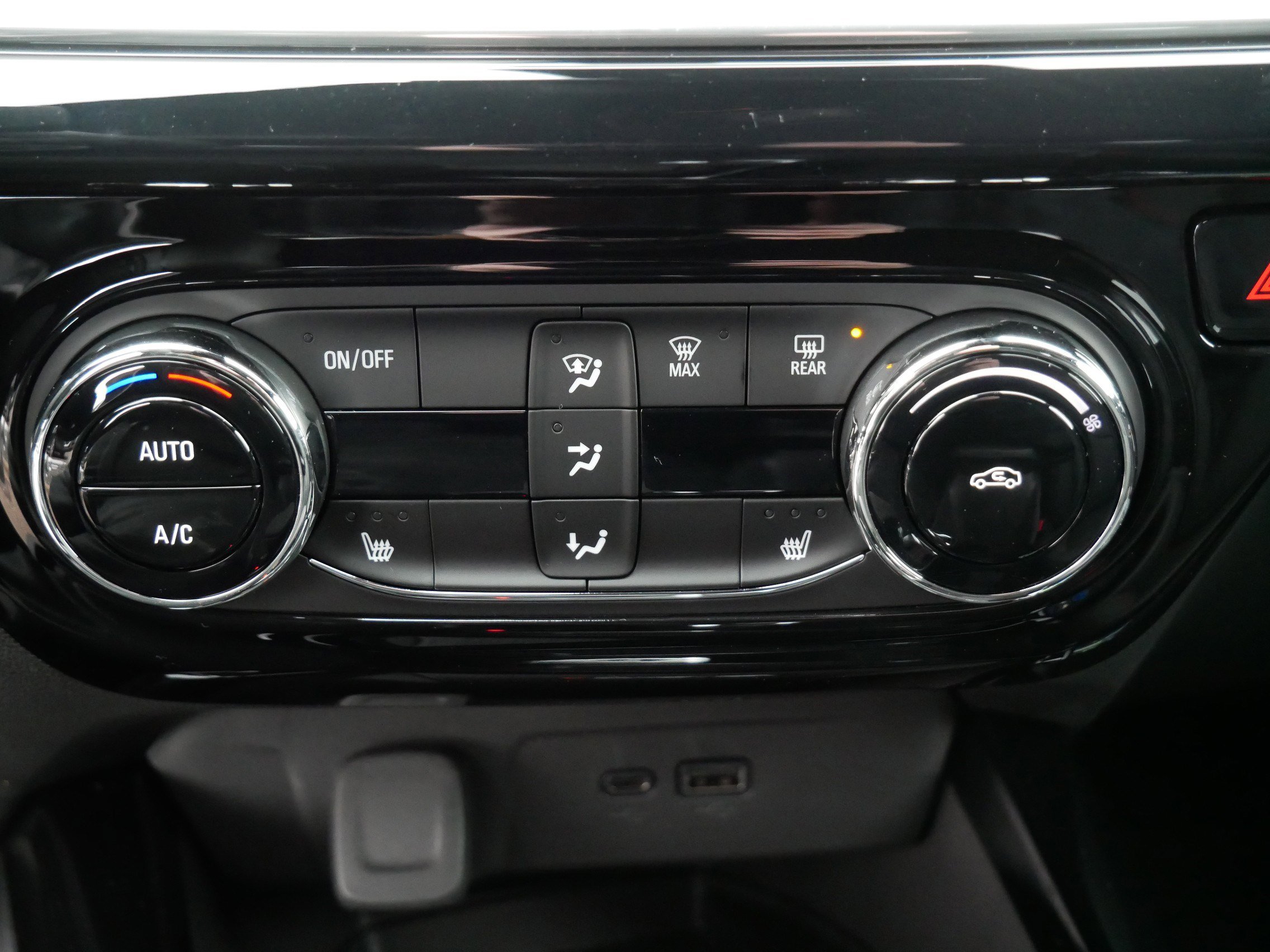 New 2026 Chevrolet Trax RS w/ Sunroof Package image 8