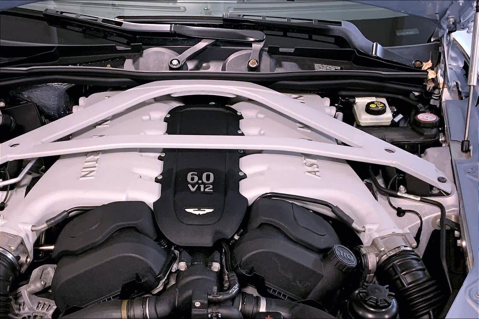 Used 2013 Aston Martin DB9 Volante RWD image 30