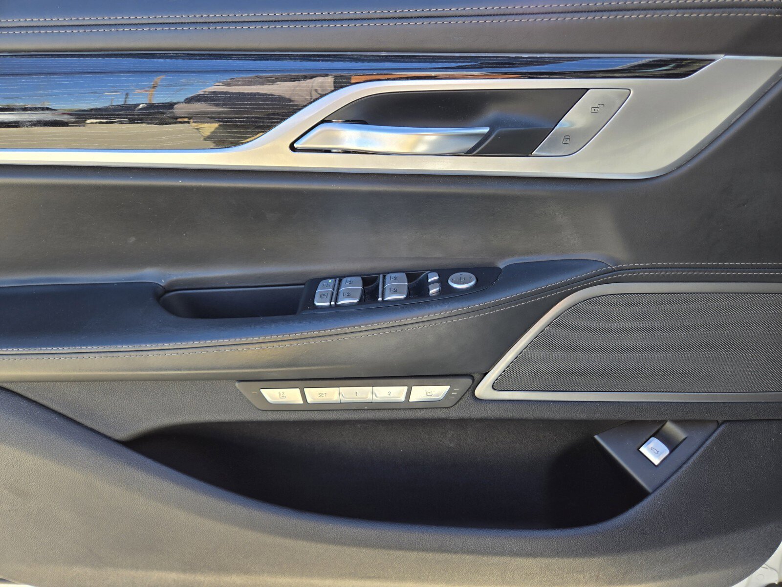 Used 2016 BMW 750i RWD image 15