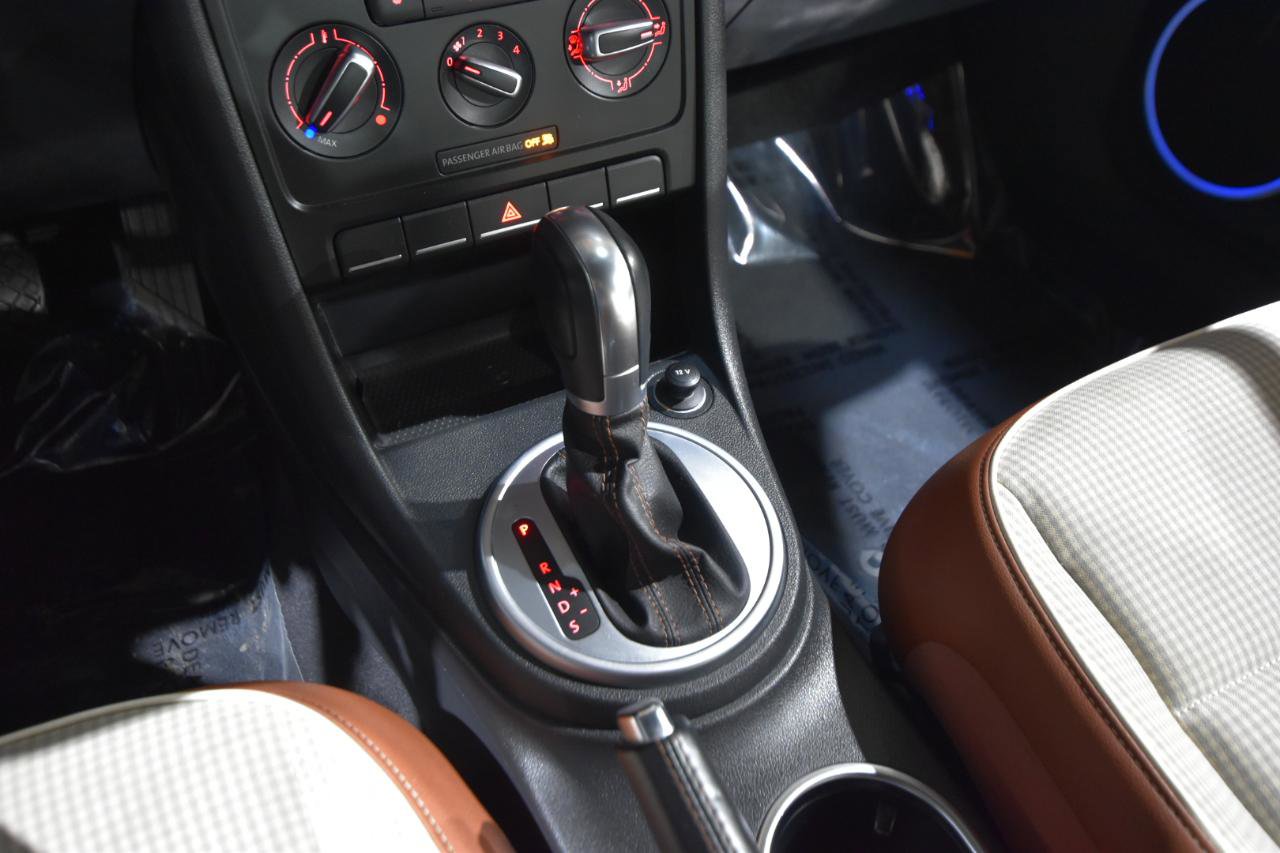 Used 2015 Volkswagen Beetle 1.8T Classic FWD image 25