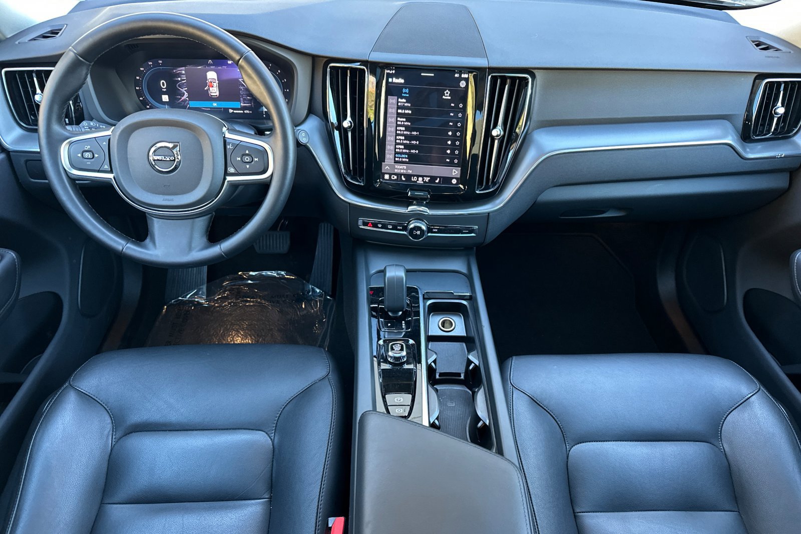 Certified 2025 Volvo XC60 B5 Core image 16