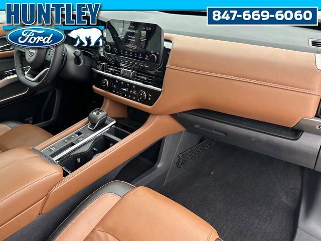 Used 2024 Nissan Pathfinder Platinum w/ Lighting Package (N92) image 10
