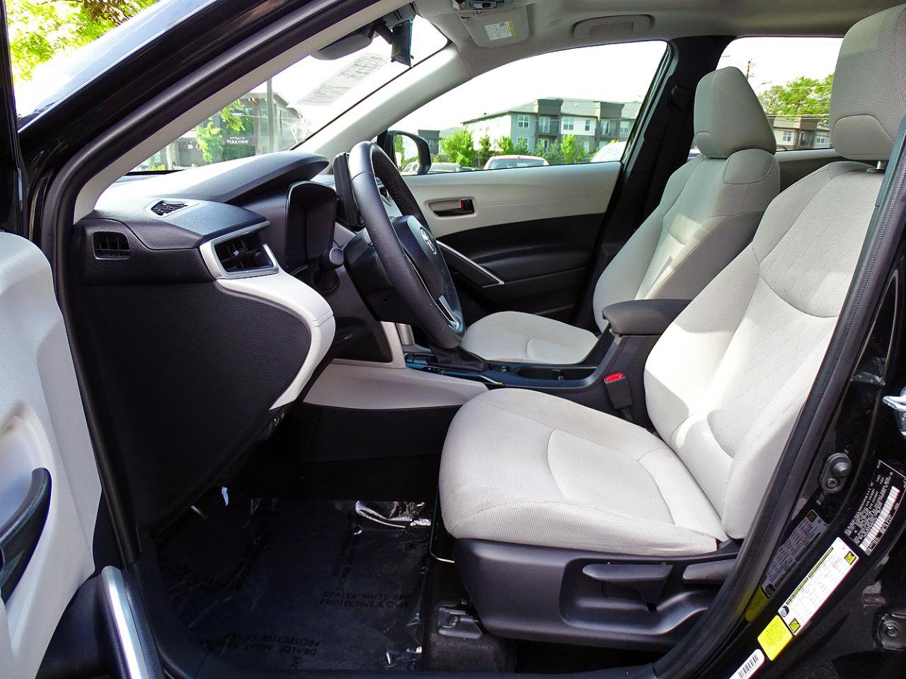 Used 2024 Toyota Corolla Cross LE w/ Moonroof Package FWD image 18