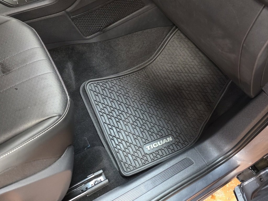 Used 2023 Volkswagen Tiguan SE image 15