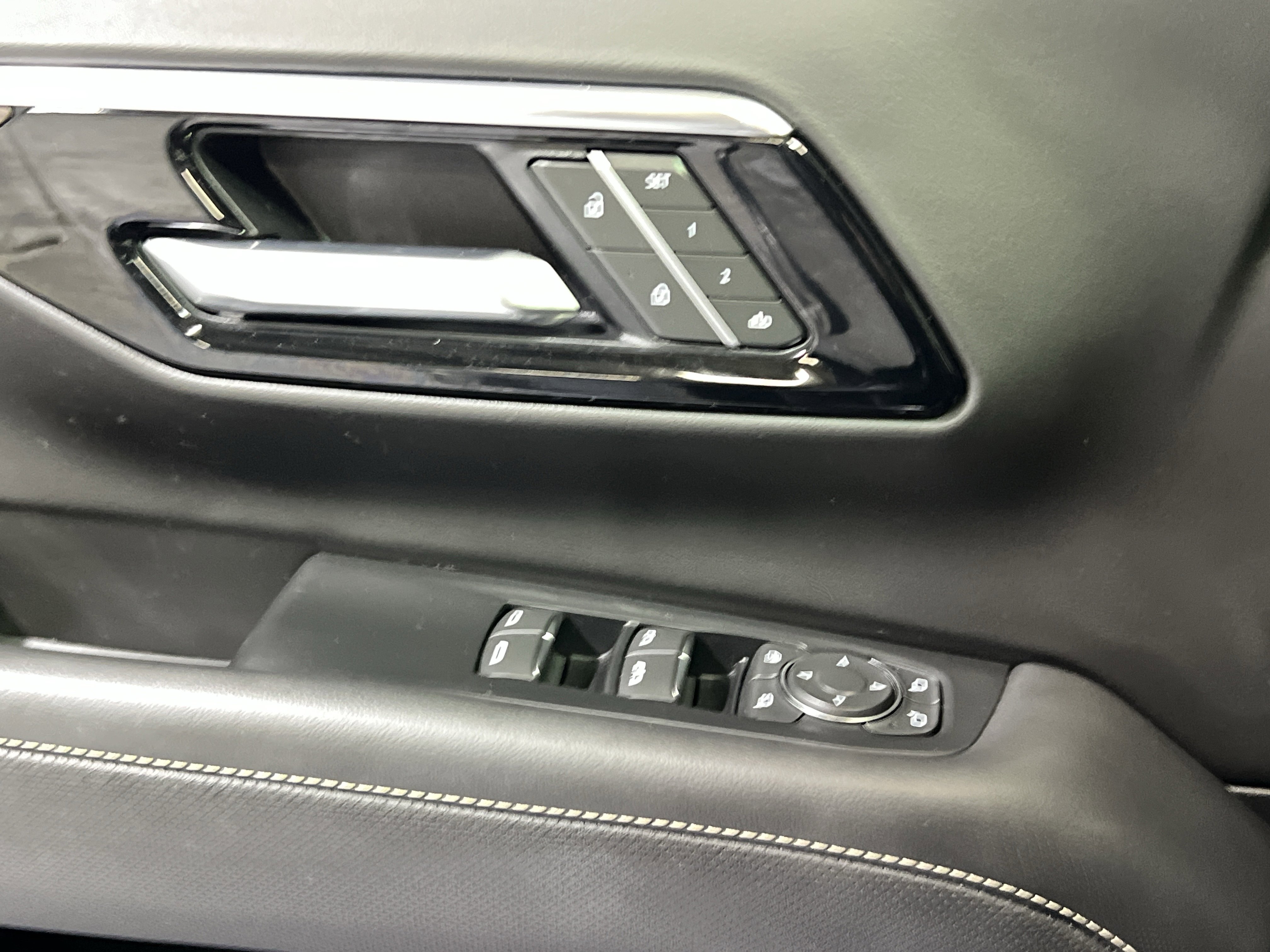 Certified 2025 Chevrolet Suburban Premier image 24