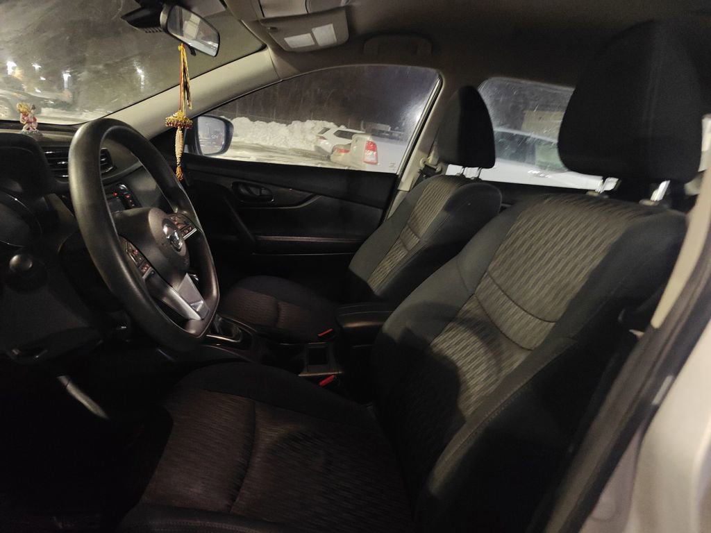 Used 2019 Nissan Rogue S image 6