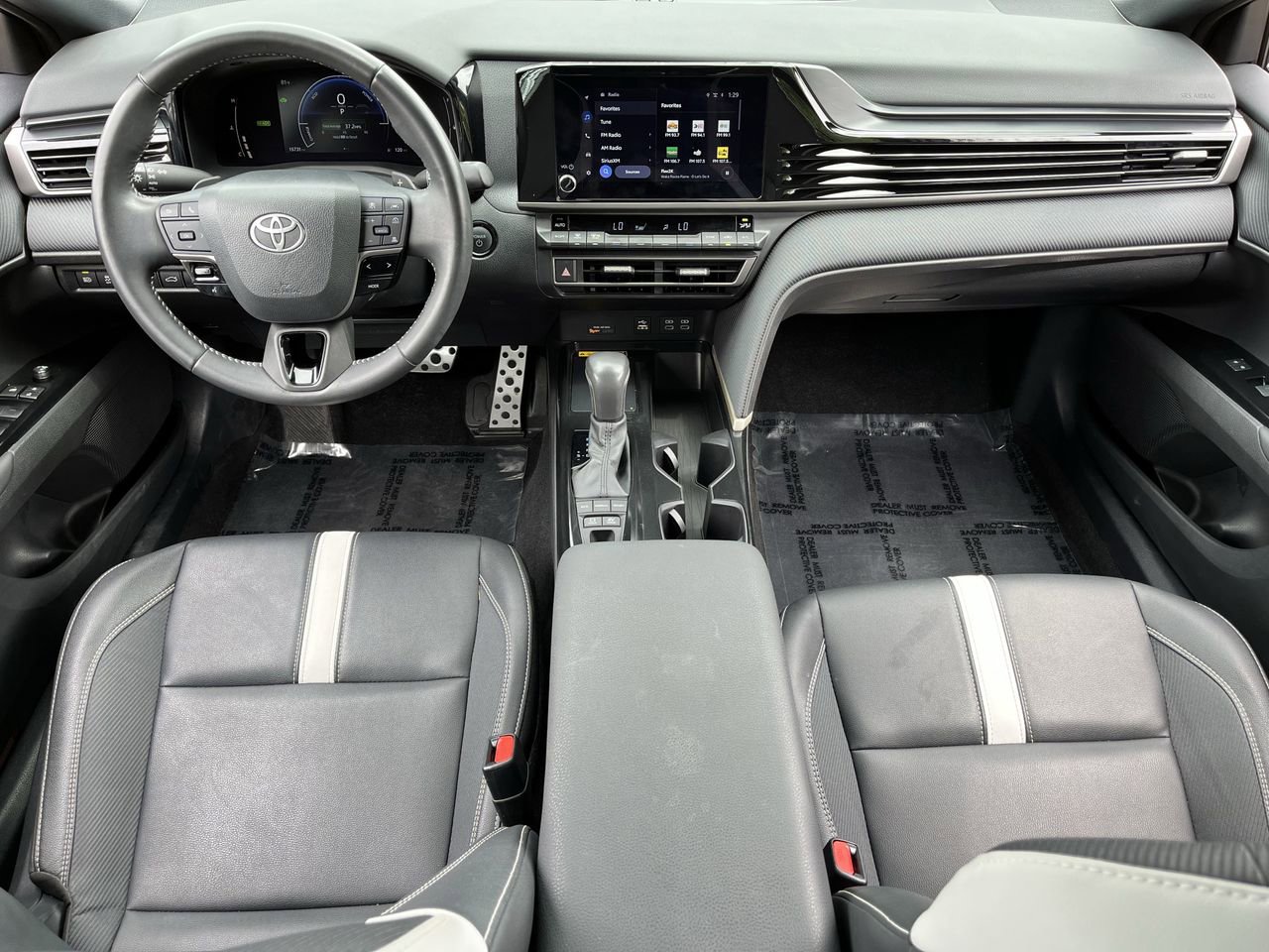 Used 2025 Toyota Camry SE w/ Convenience Package image 9