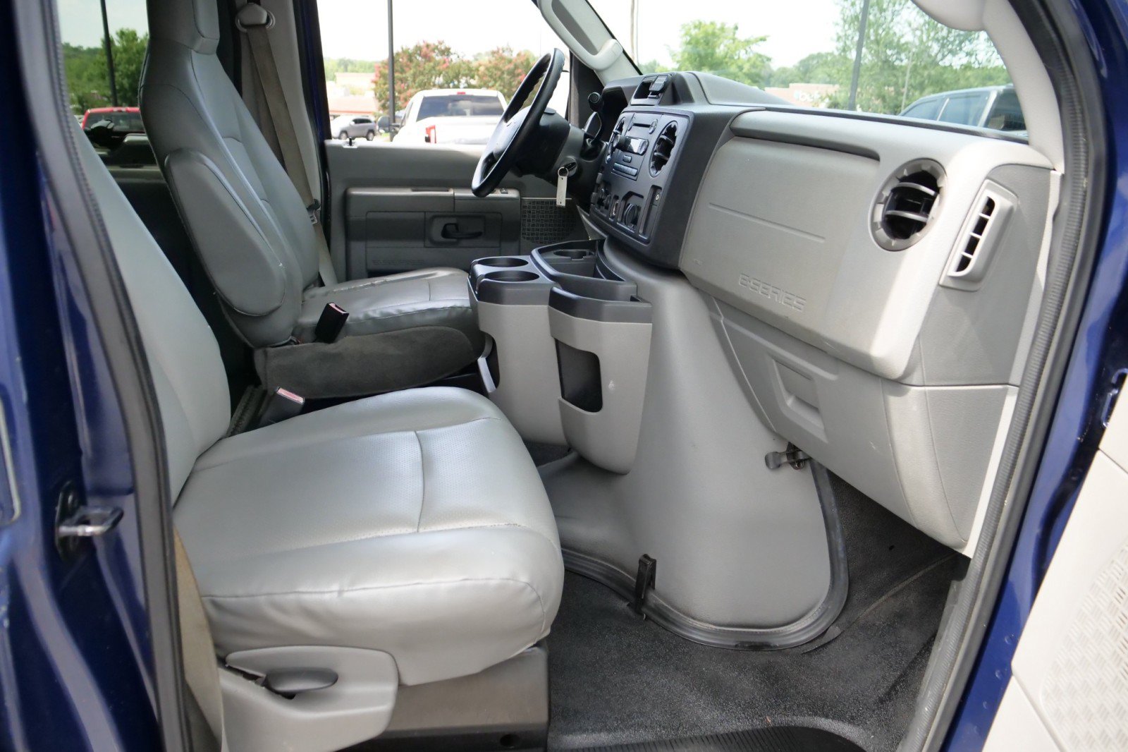 Used 2010 Ford E-250 and Econoline 250 Extended RWD image 36
