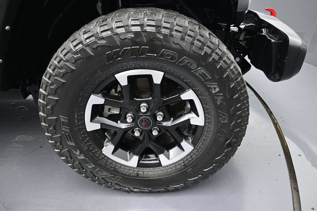 Used 2024 Jeep Gladiator Rubicon w/ Safety Group AWD/4WD image 9