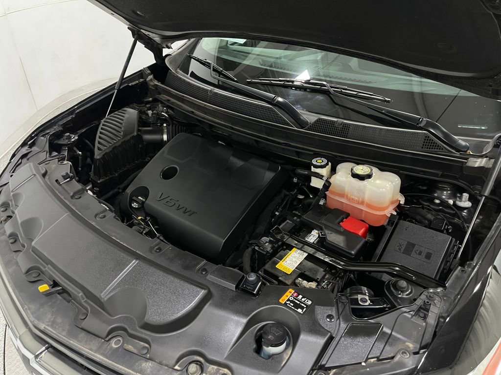 Used 2021 Chevrolet Traverse RS w/ LPO, 'HIT The Road' Package image 27