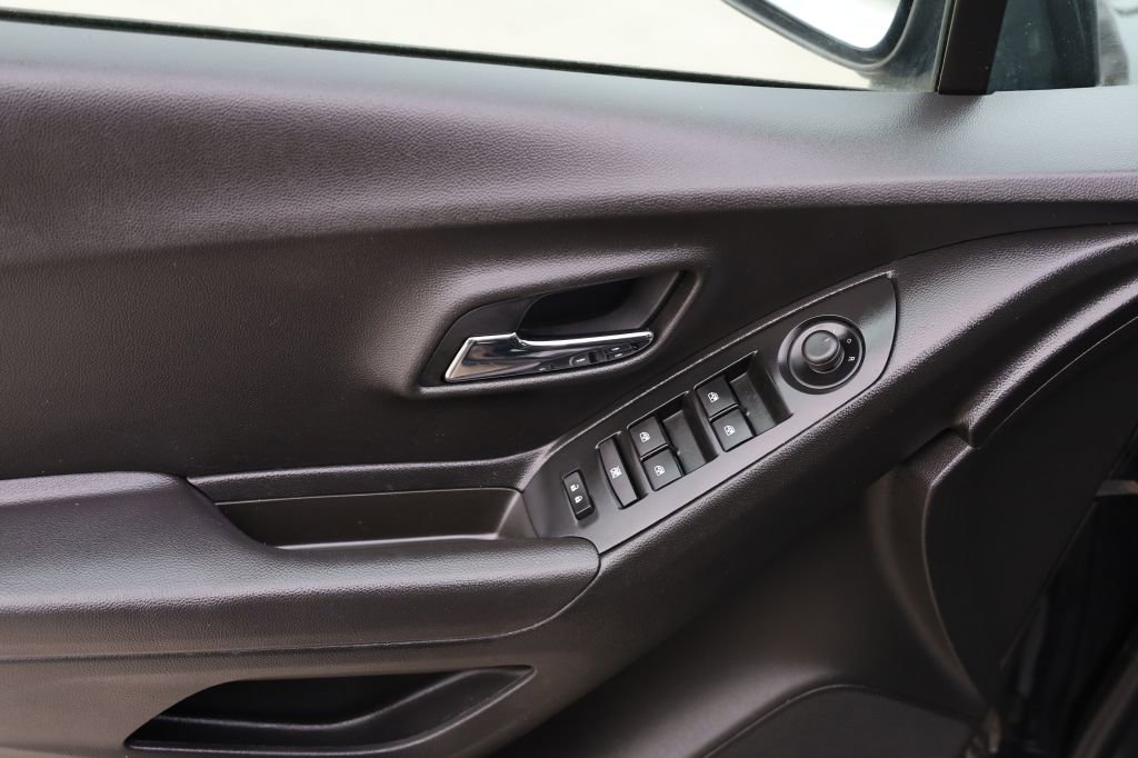 Used 2016 Chevrolet Trax LS FWD image 11