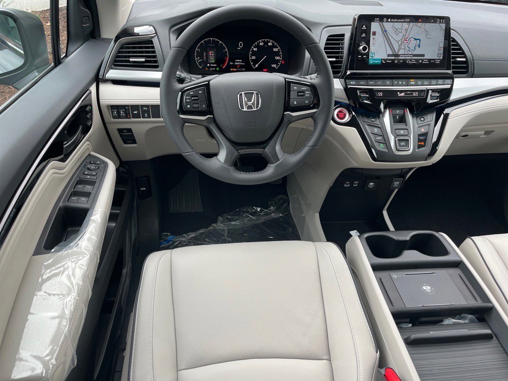 New 2026 Honda Odyssey Touring image 4