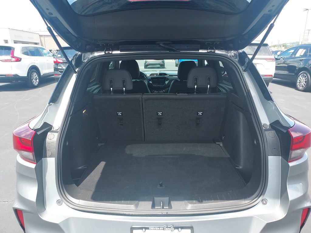 Used 2023 Chevrolet TrailBlazer RS w/ Convenience Package FWD image 9