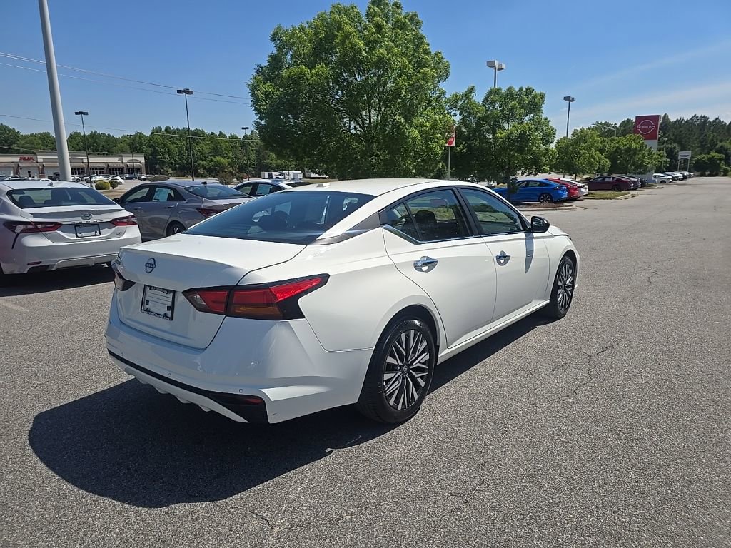 Used 2025 Nissan Altima 2.5 SV FWD image 5