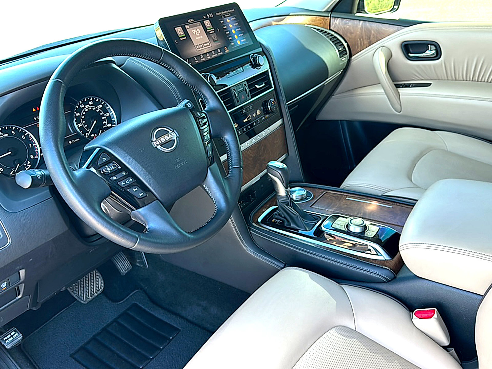 Used 2023 Nissan Armada SL w/ Captain's Chairs Package image 12