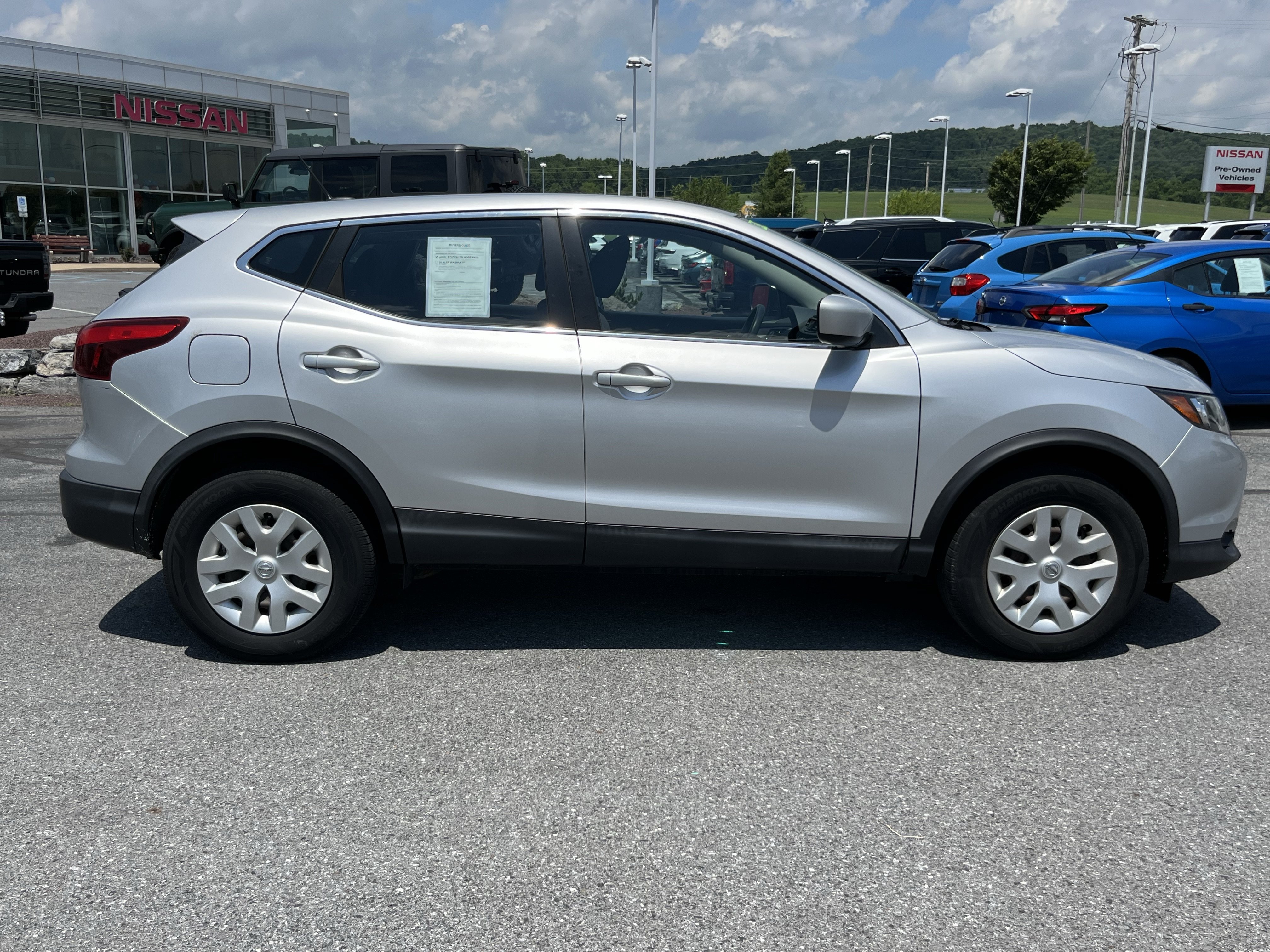 Used 2018 Nissan Rogue Sport S AWD/4WD image 2