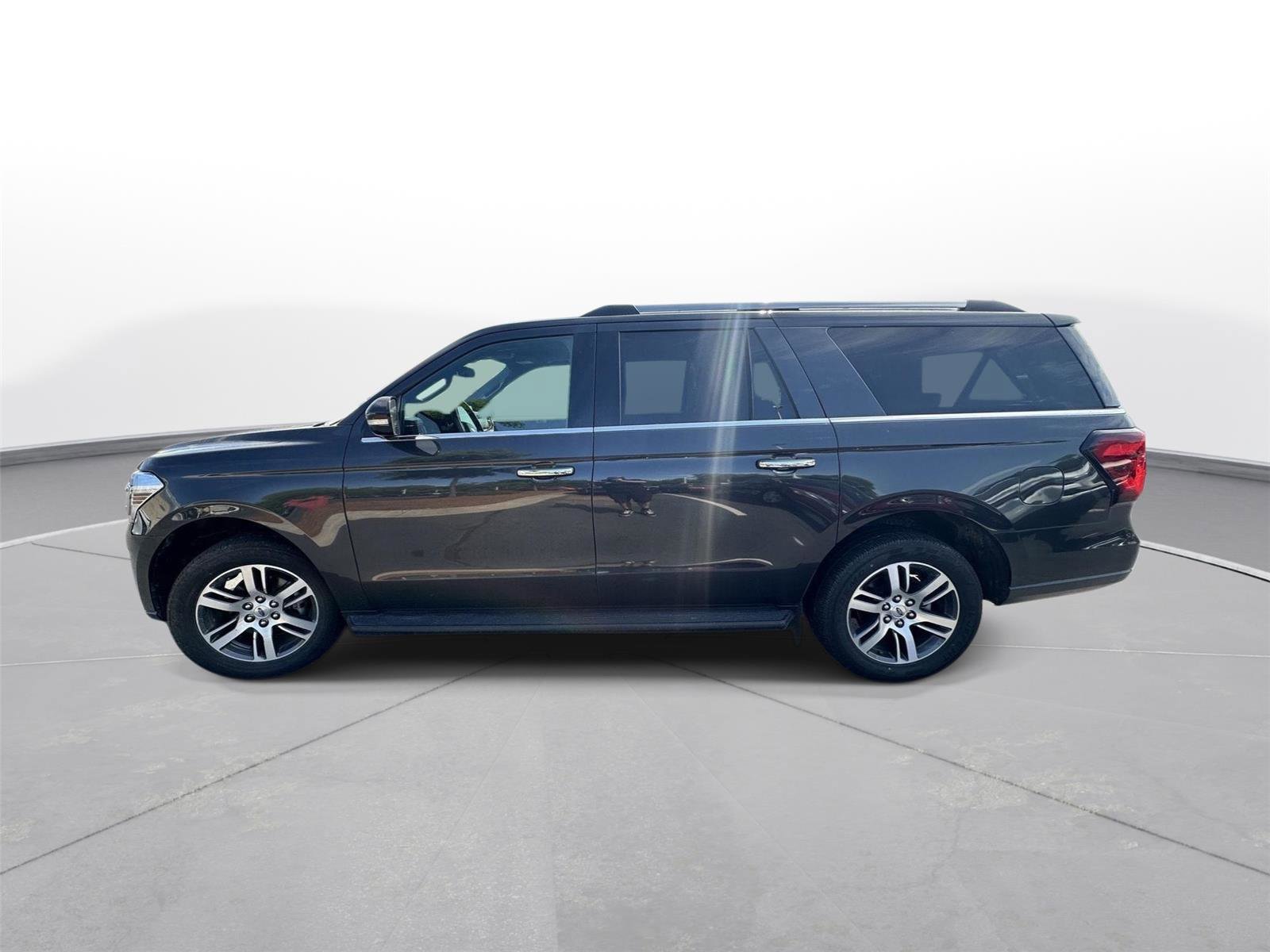 Used 2024 Ford Expedition Max Limited AWD/4WD image 9