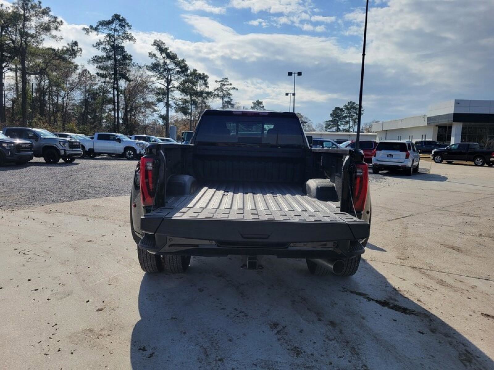 New 2026 GMC Sierra 3500 Denali w/ Denali Reserve Package image 7