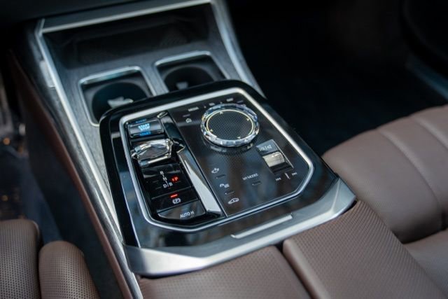 Used 2023 BMW i7 xDrive60 w/ Executive Package 2 image 40