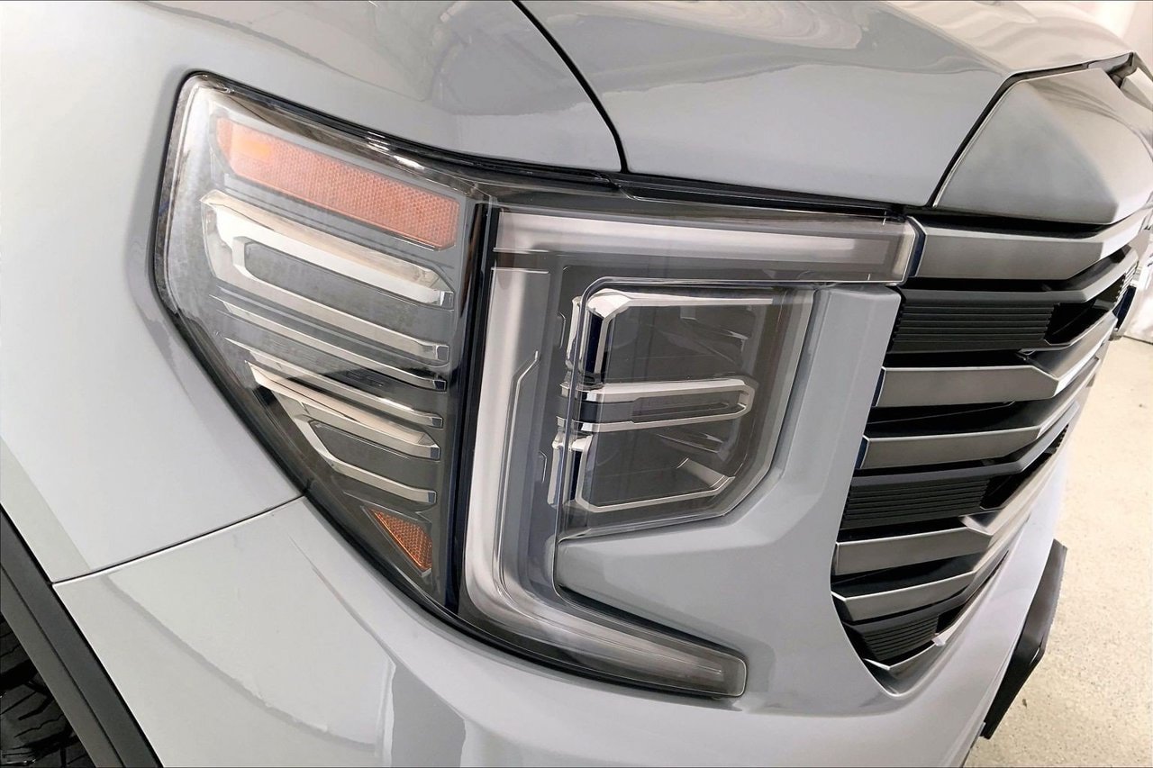 Used 2024 GMC Sierra 1500 AT4 w/ Technology Package AWD/4WD image 28