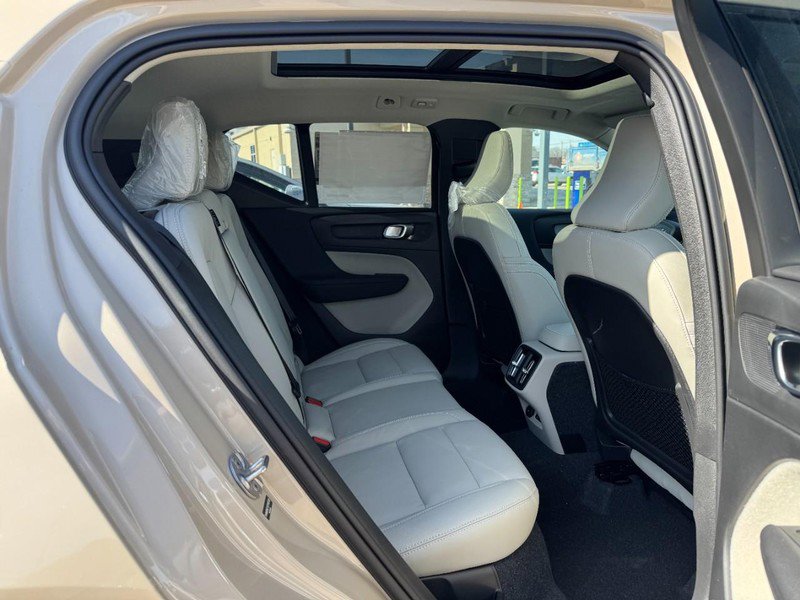 New 2026 Volvo XC40 B4 Plus w/ Climate Package image 5