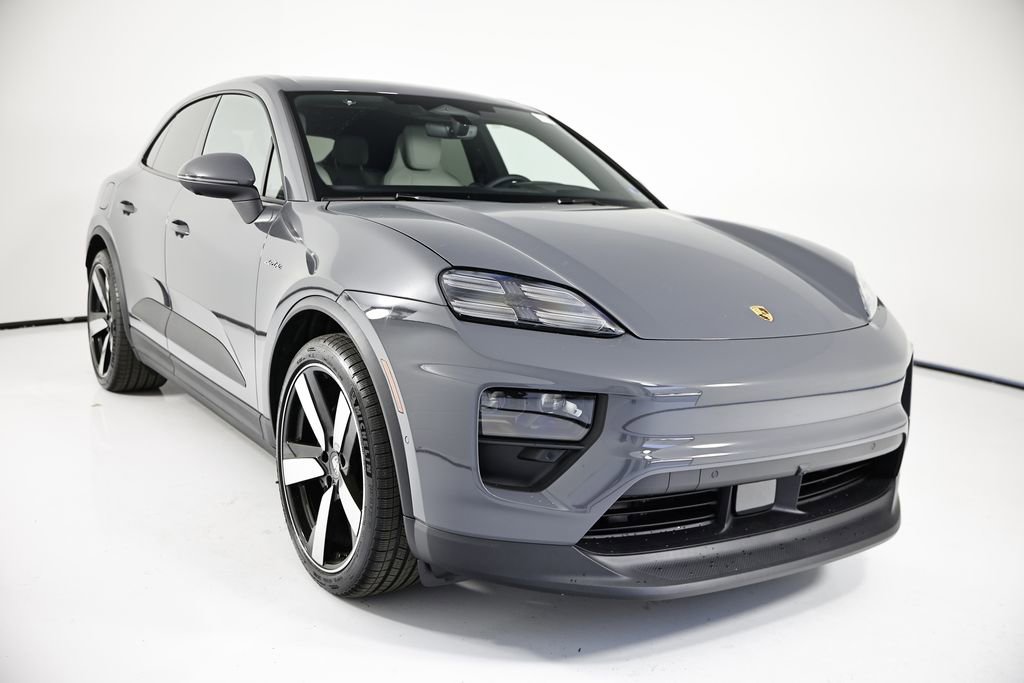 New 2026 Porsche Macan 4 Electric image 9