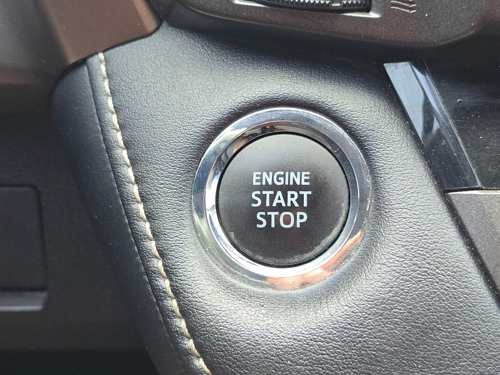 Used 2013 Toyota RAV4 Limited AWD/4WD image 29