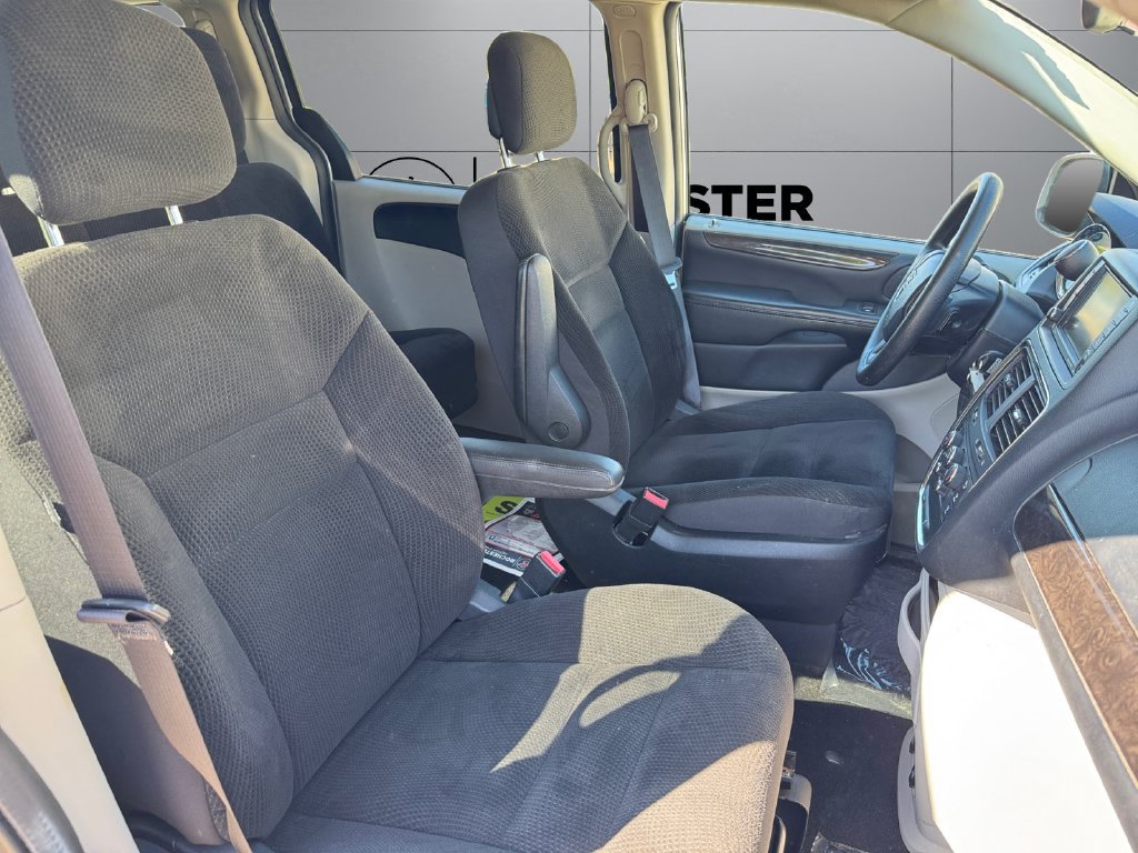 Used 2018 Dodge Grand Caravan SE FWD image 17