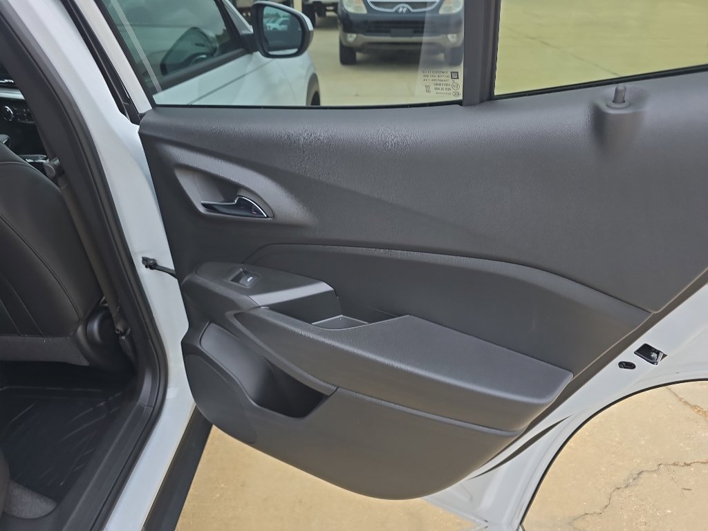 New 2026 Chevrolet Trax LT w/ LT Convenience Package FWD image 17