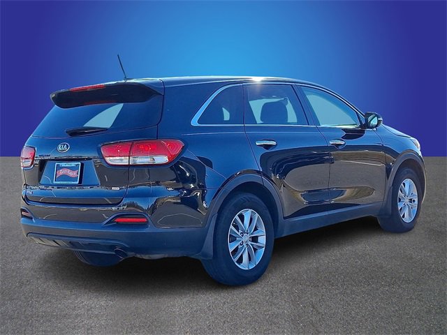 Used 2017 Kia Sorento L image 4