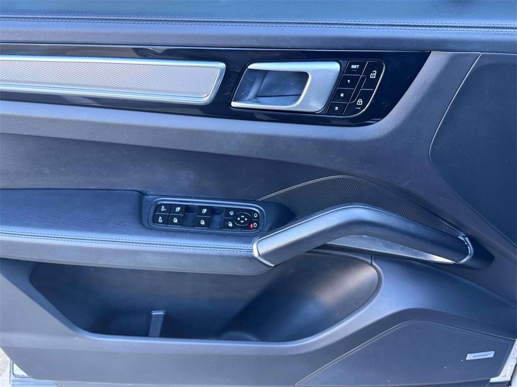 Used 2020 Porsche Cayenne Turbo image 16