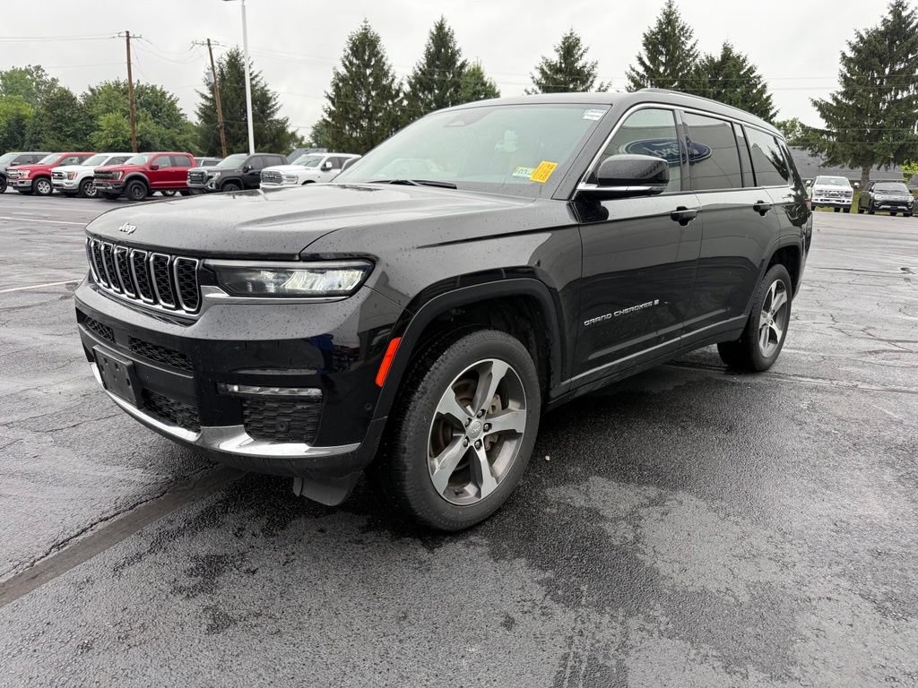Used 2023 Jeep Grand Cherokee L Limited w/ Luxury Tech Group II AWD/4WD image 2
