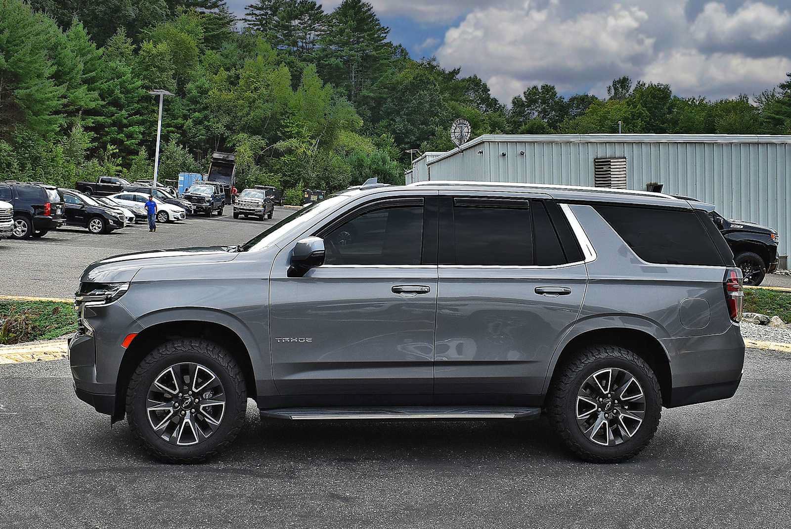 Used 2022 Chevrolet Tahoe LT w/ Luxury Package AWD/4WD image 4