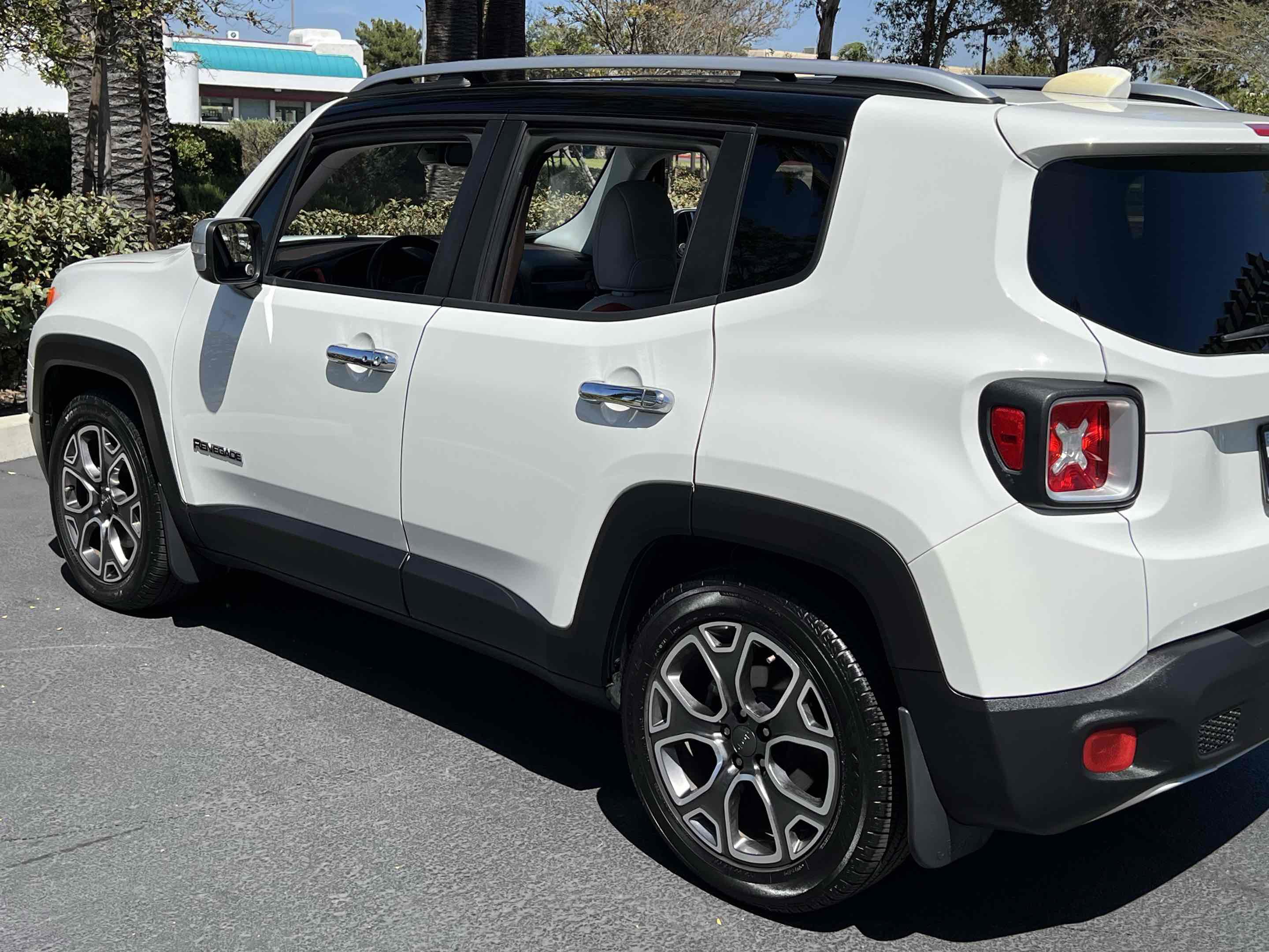 Used 2017 Jeep Renegade Limited FWD image 24