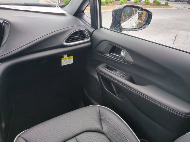 New 2027 Chrysler Pacifica Limited FWD image 17