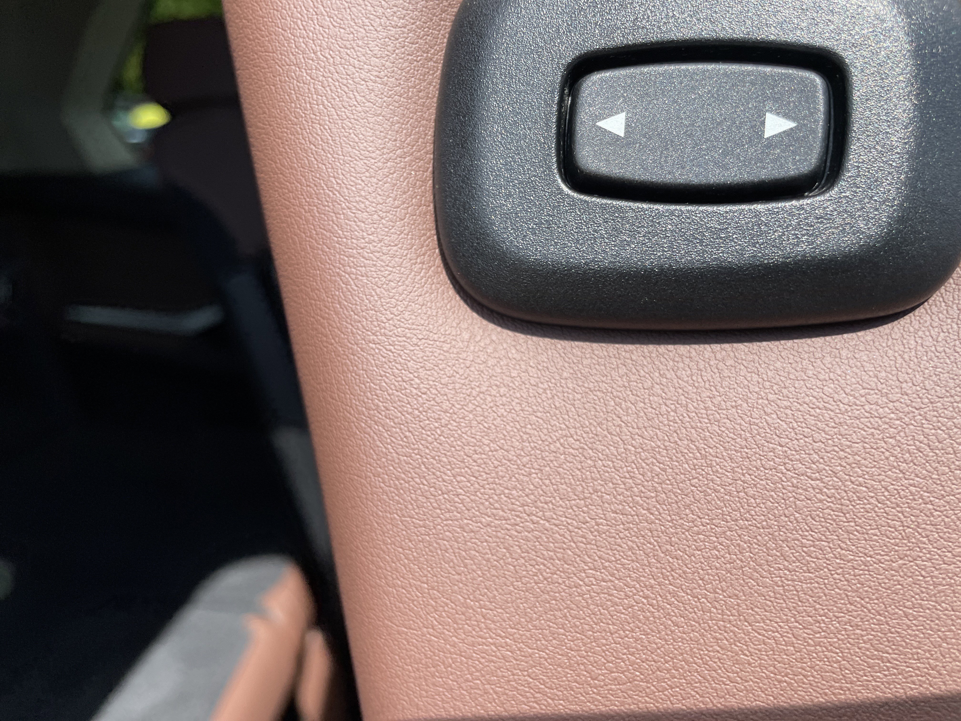 Used 2023 BMW X7 xDrive40i w/ Parking Assistance Package image 26