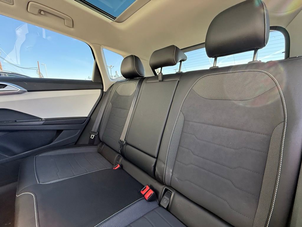 Certified 2025 Volkswagen Taos SE image 7