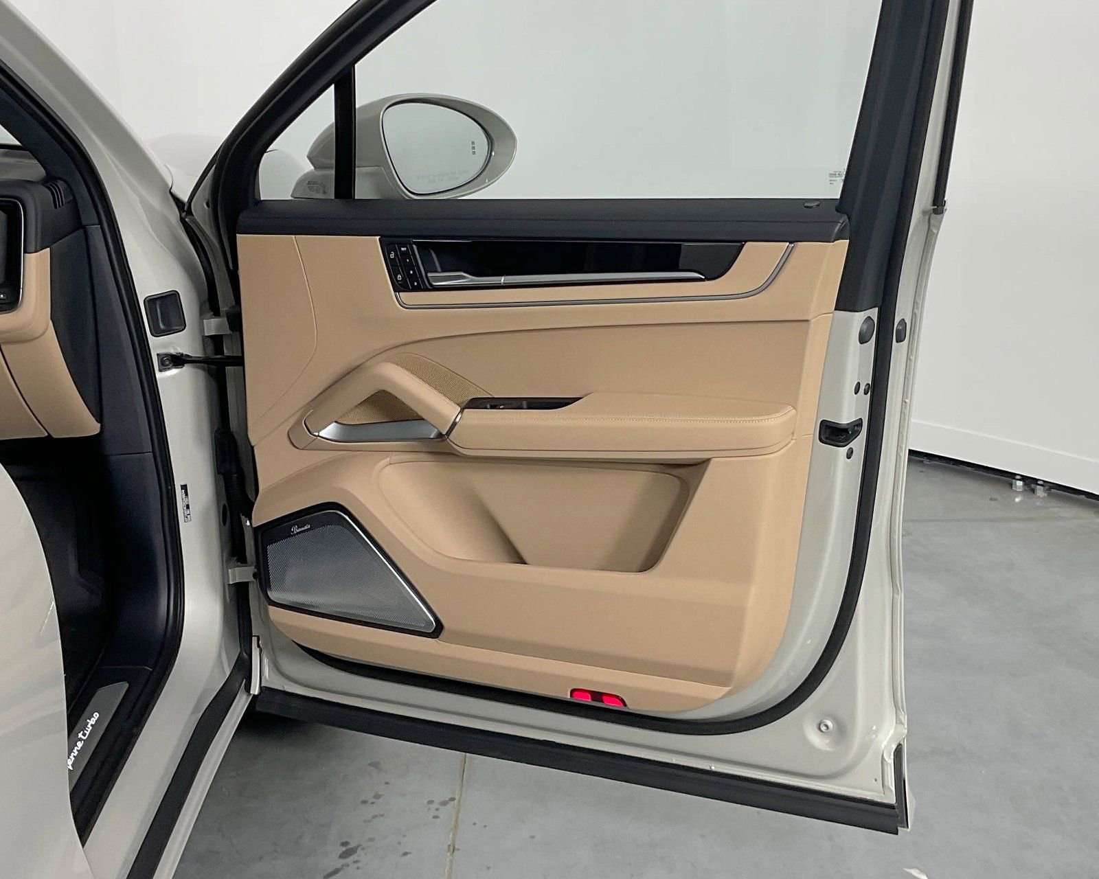 Certified 2024 Porsche Cayenne Turbo image 24