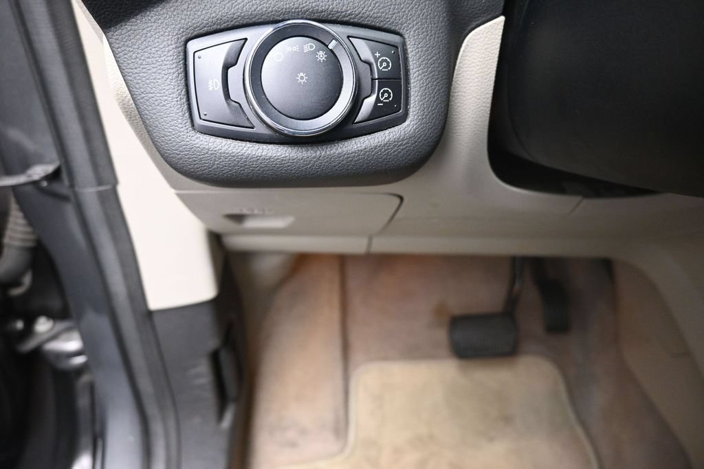 Used 2013 Ford Escape SE FWD image 17
